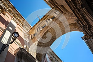 Perspective view of an ancient arch between Cathedral and Basilica Desamparados