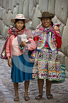 Peru- Cuzco - Hatumrumiyoc - Local Women