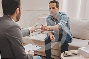 Pessimistic man visiting psychologist needing piece of advice