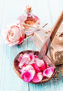 Petals in Wood Ladle with Soap, Pink Rose and Oil