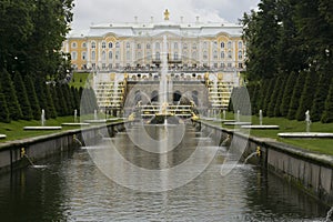 Peterhof palace great fountain front view with green gardens