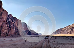 Petra - Escursione in fuoristrada nel deserto Wadi Rum photo