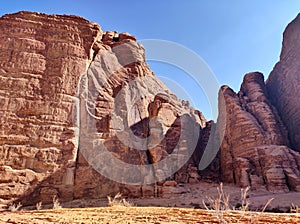 Petra - Formazioni rocciose nel deserto di Wadi Rum photo