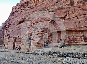 Petra - Pareti rocciose della Strada delle Facciate photo