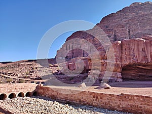 Petra - Scorcio delle tombe dalla Strada delle Facciate photo