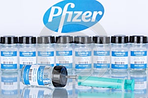 Pfizer Coronavirus Vaccine Corona Virus COVID-19 Covid syringe vaccines