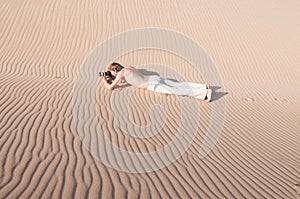 Pfotographer in the desert