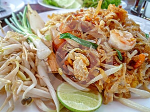 Phad Thai Goong with shrimps and noodles