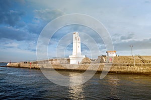 phare d\'alignement pour les bateaux dans la ville Saint-jean-de-luz en nouvelle-aquitaine