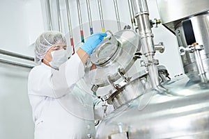 Pharmaceutical industry worker photo