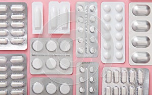 Pharmaceutical medicaments for complex vaginal infections.