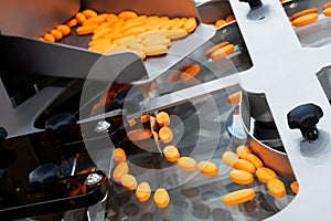 Farmacéutico producción línea producción de tabletas o vitaminas fabricación transportador 