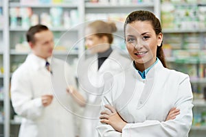 Lékárna chemik žena v lékárna 