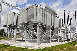 Phase shifting transformer