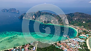 Isola tailandia.. vista aerea. tromba. laguna. baia. Oceano 