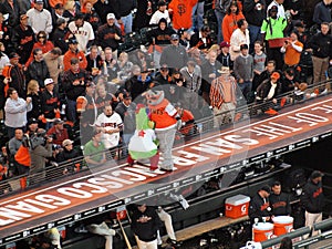 Phillies vs. Giants Mascot fight on t