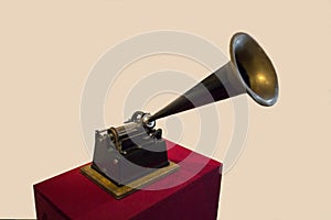 Phonograph vintage for recording speech music on a light background.