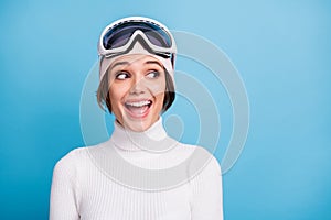 Photo of amazed young woman look empty space dicount mountain resort isolated on blue color background