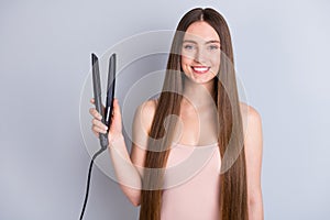 Photo of beautiful model lady demonstrating long hairstyle hold electric styler curler straight curls ready for romantic