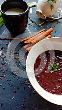 Photo of black glutinous rice porridge and coconut milk, photo of sweet food