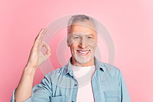 Photo of cheerful aged man show fingers okey sumbol promotion choose isolated over pink color background