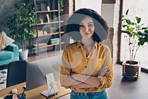Photo of cheerful confident lady leader wear shirt smiling arms crossed indoors workplace workstation