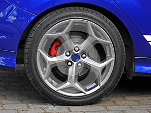 Customised custom alloy sports wheel brake disc car photo