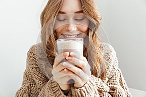 Photo of european attractive woman 20s drinking glass of latte,