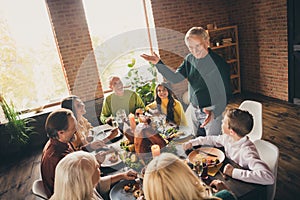 Photo of full family gathering eight people one man uncle stand waving hands smile tell interesting curious occasion