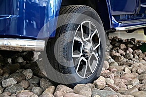 Photo on gravel stones wheels SUV car