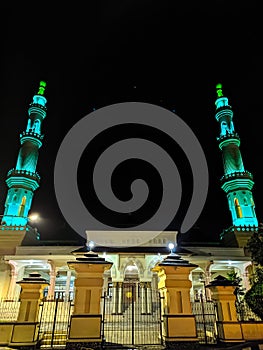 Photo of the great Temanggung mosque at night photo