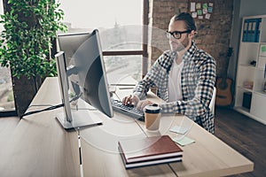 Photo of handsome business guy look computer monitor table chatting colleagues partners quarantine home remote working