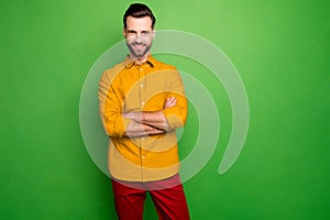 Photo of handsome young business man bossy crossed arms friendly toothy smiling meet colleagues partners wear yellow