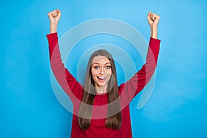 Photo of hooray long hairdo lady yell wear red shirt isolated on blue color background