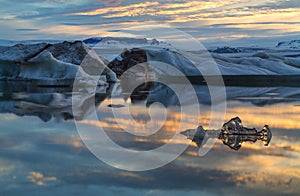 Photo midnight on the lake Jokulsarlon