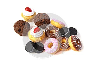 Photo Miniature fake cakes and donuts