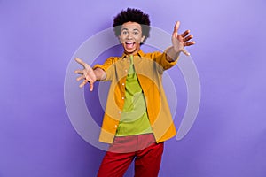 Photo of nice cheerful optimistic candid man wear stylish yellow clothes open hadns hug you isolated on violet color