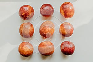 Photo orange oranges and tangerines spread out on a white background, vitamins, food, bright background