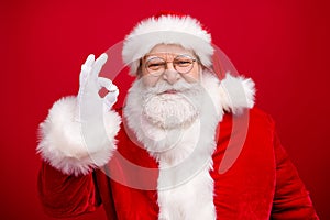 Photo of pensioner grandpa grey beard raise hand show okey smile assure you deliver present in time wear x-mas costume