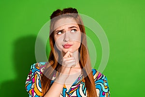 Photo portrait of attractive young woman minded unsure look empty space dressed stylish retro clothes isolated on green