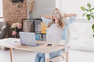 Photo portrait business woman wearing glasses sitting at table with laptop chilling on break