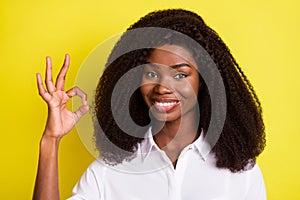 Photo portrait of business woman wearing white shirt showing okay gesture isolated vivid yellow color background