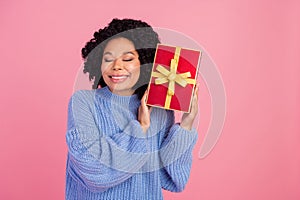 Photo portrait of lovely young lady listen receive present dressed stylish blue knitted garment isolated on pink color