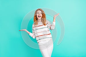 Photo portrait of red haired girl in striped sweater laughing forgot shrugging shoulders isolated vibrant turquoise