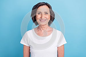 Photo portrait senior woman smiling wearing casual outfit isolated pastel blue color background