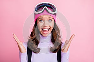 Photo portrait of shocked screaming woman isolated on pastel pink colored background