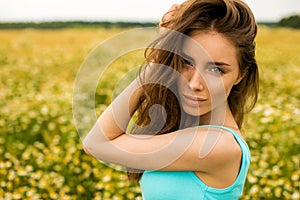 Photo of pretty brunette woman in chamomile field
