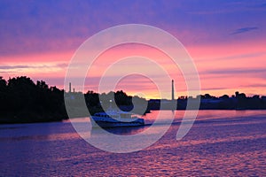 Photo, purple sunset over water