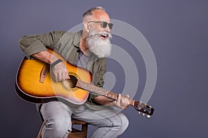 Photo of retired man eyewear bar guitarist performance curious look empty space isolated over grey color background