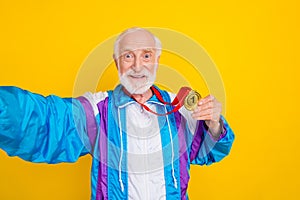 Photo of senior man warm-out wear retro costume body care gym practice shoot selfie isolated over yellow color